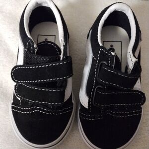 Vans - Toddlers Old Skool V Shoes EUC   size 5.0 baby OBO